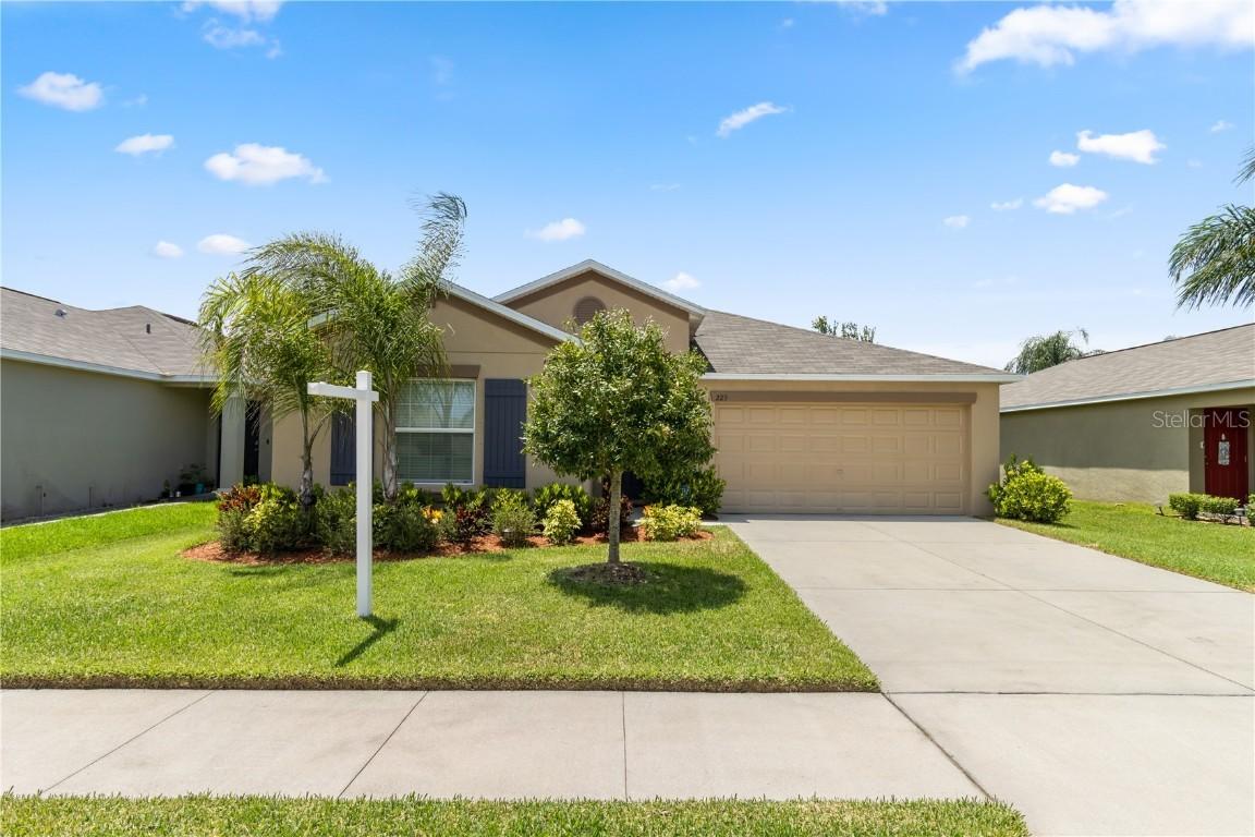 229 Cascade Bend Dr., Ruskin, FL 33570