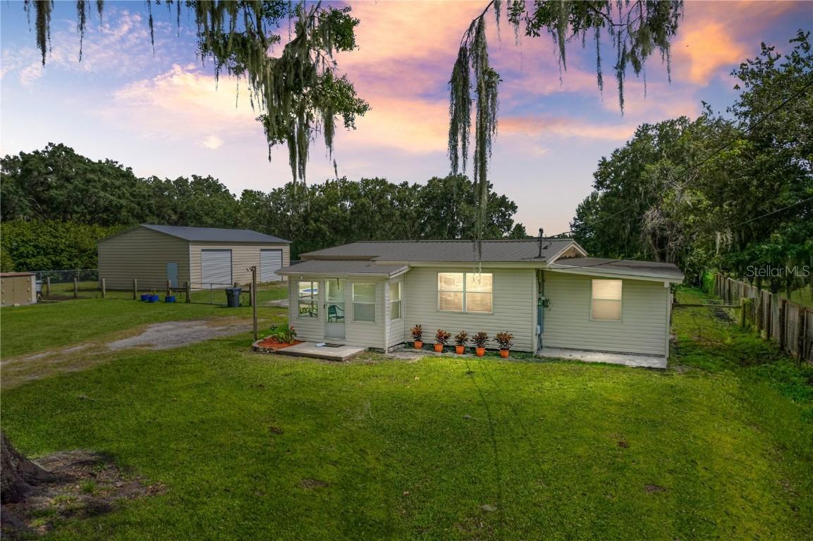 2237 Moriczville Ln., Plant City, FL 33565