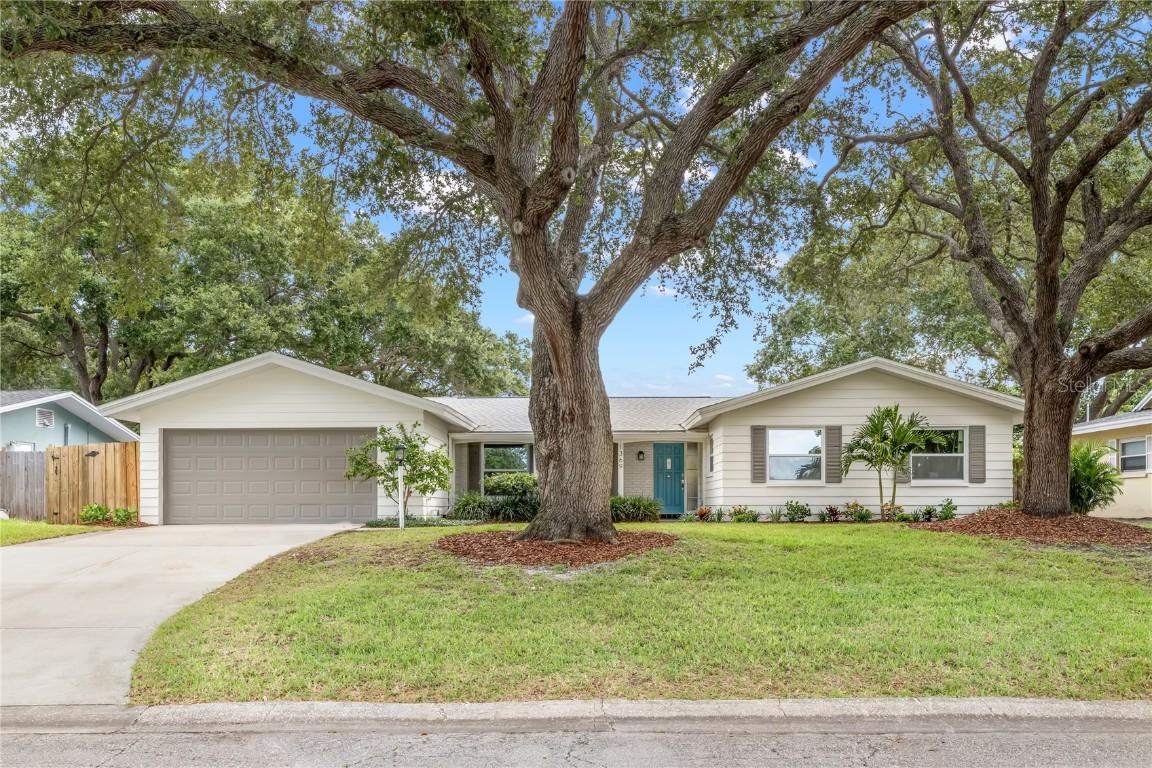1369 Crescent Dr., Largo, FL 33770