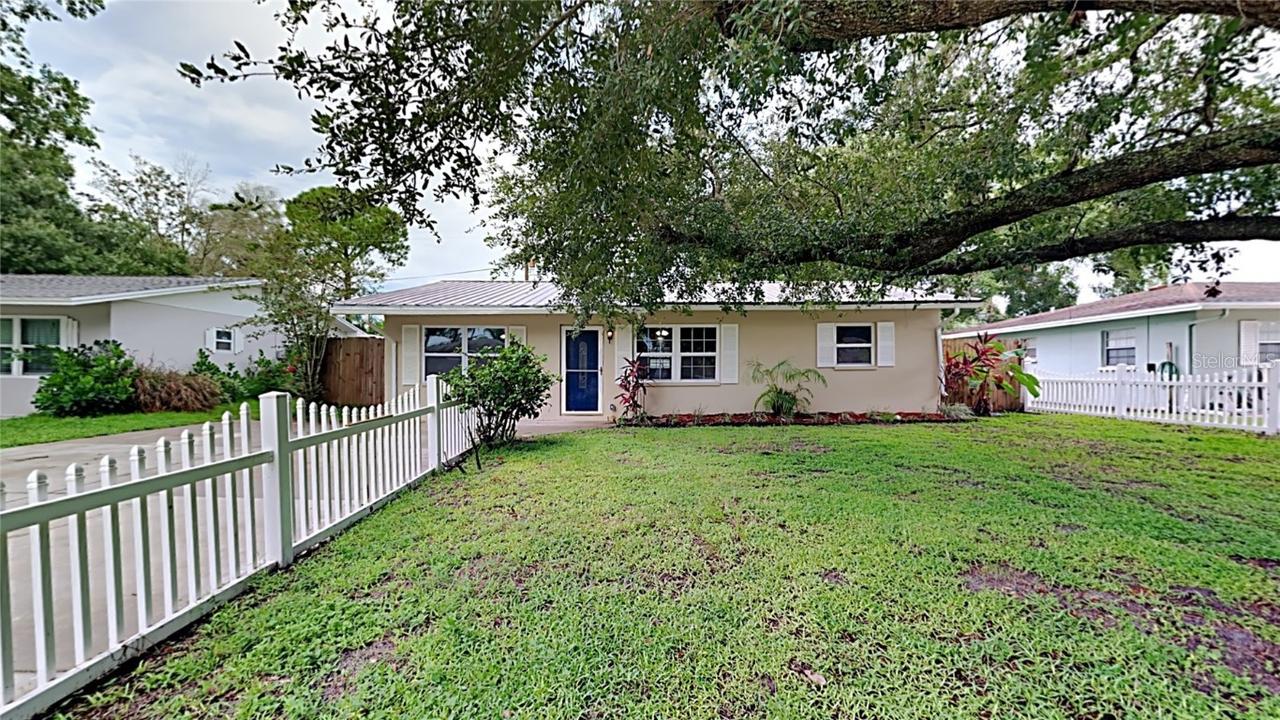 2320 Amanda Dr., Sarasota, FL 34232