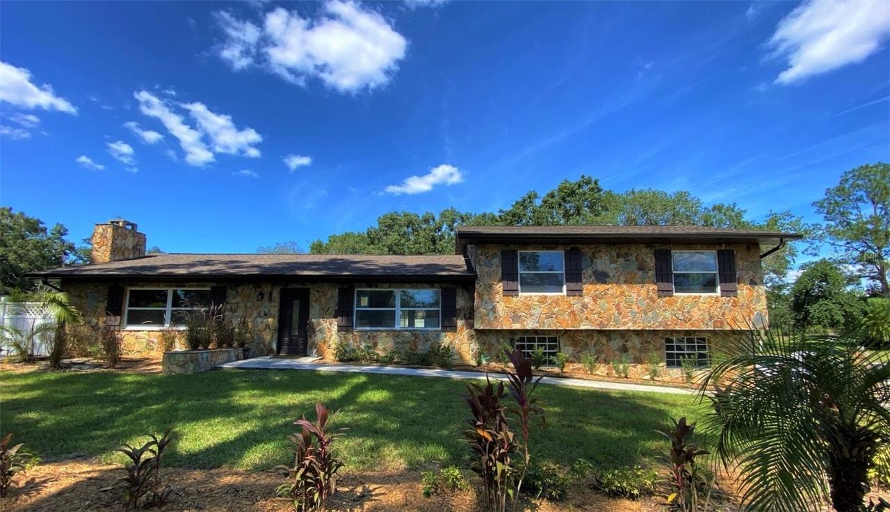 10902 Cliff Dr., Temple Terrace, FL 33617