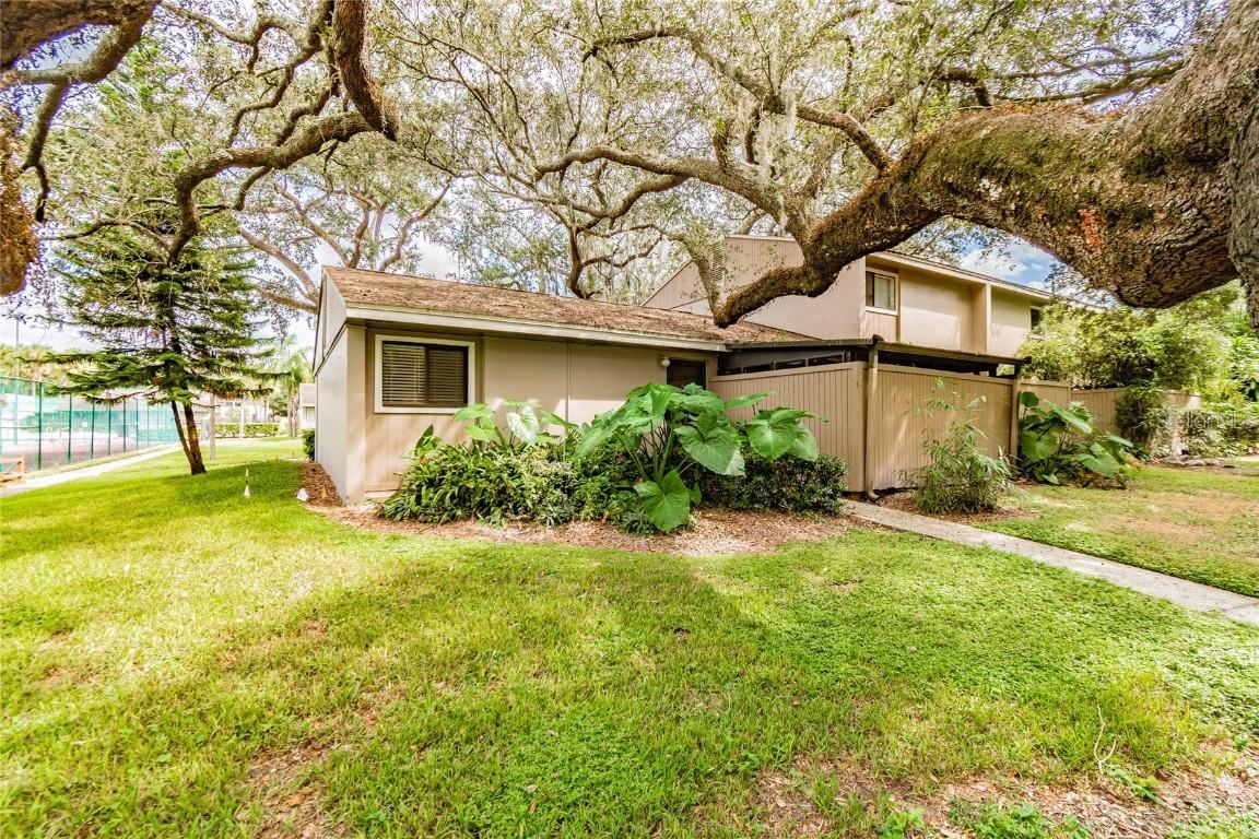 7901 Sabal Dr., Temple Terrace, FL 33637