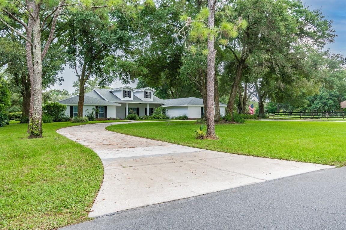 1717 Green Meadow Dr., Lutz, FL 33549