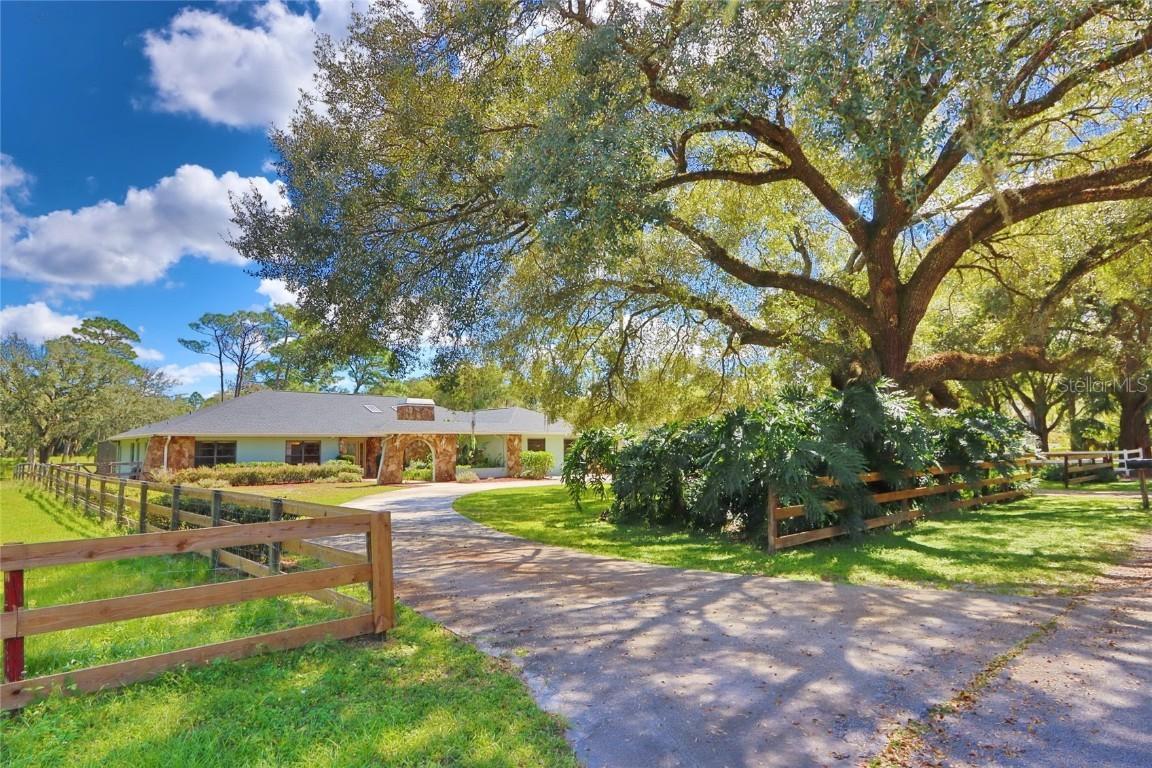 18523 30th St., Lutz, FL 33559