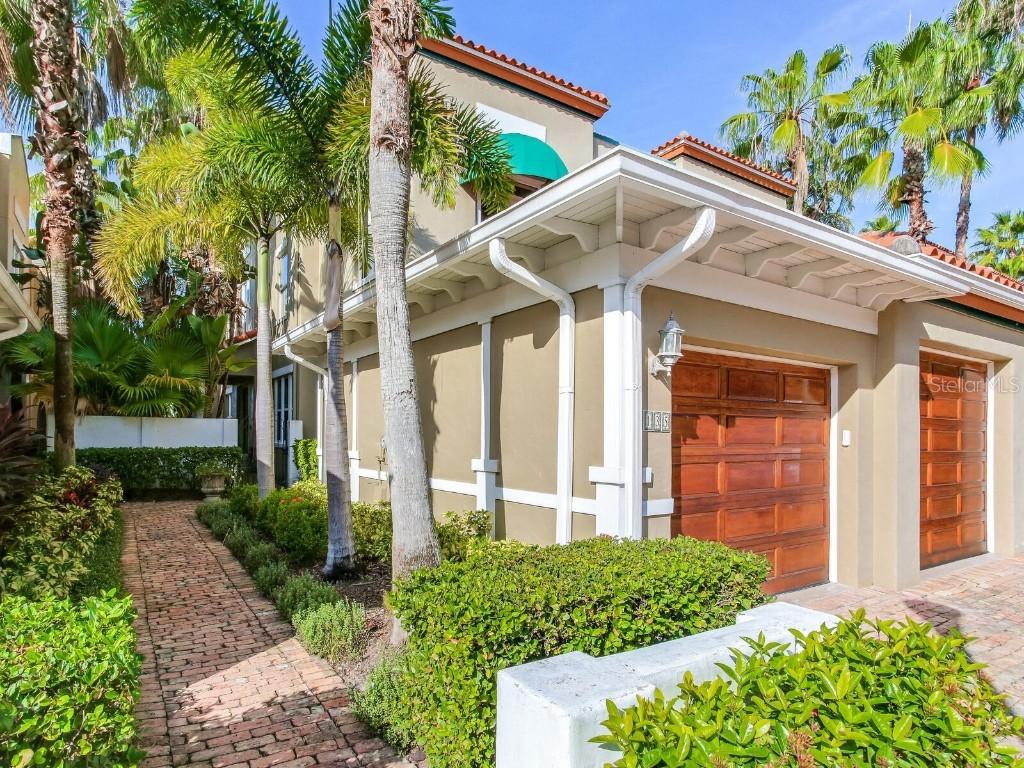 1135 Abbeys Way, Tampa, FL 33602