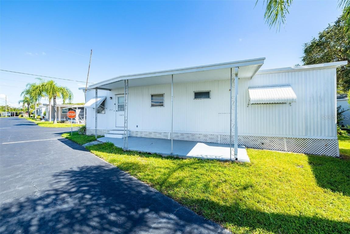 1600 Old Coachman Rd. #207, Clearwater, FL 33765