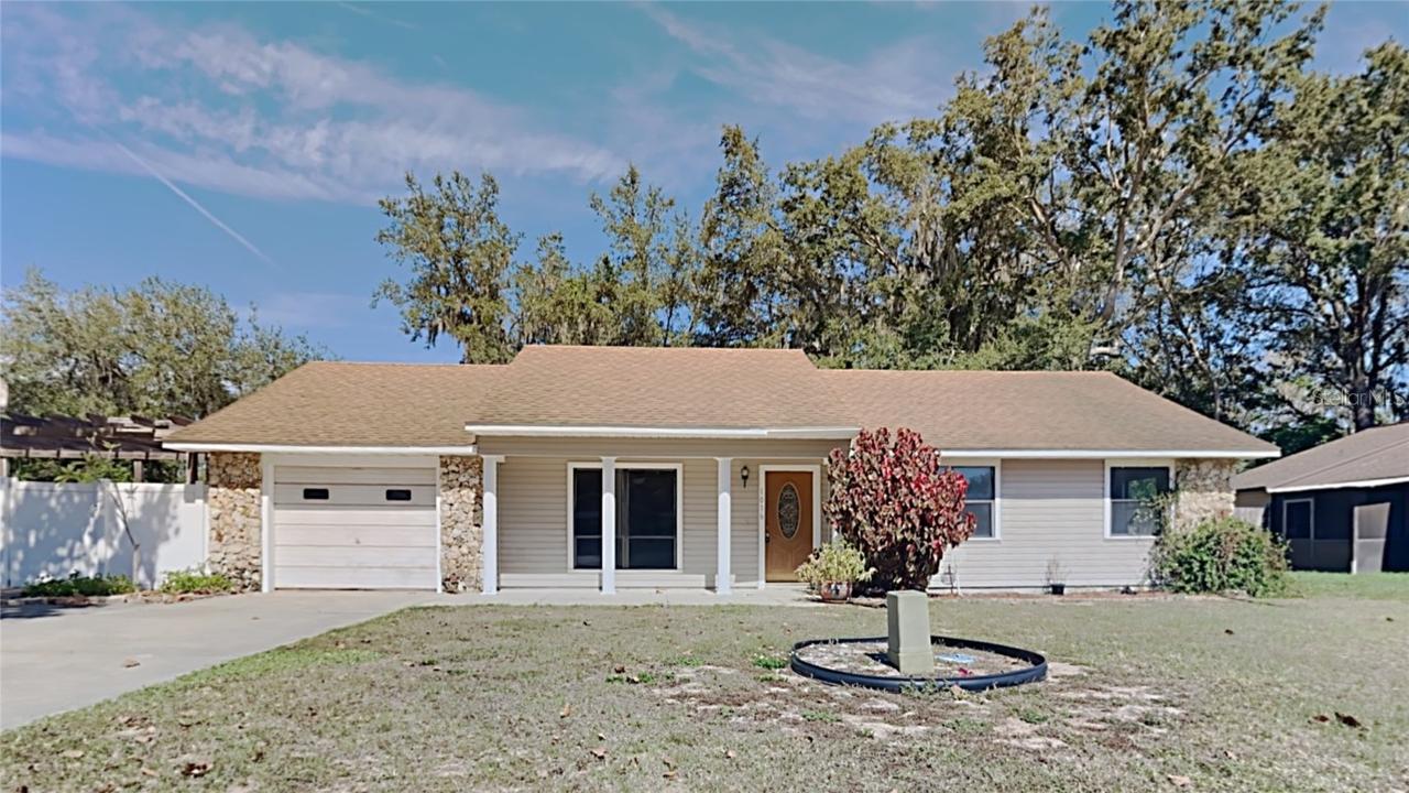 1016 Park Dr., Tavares, FL 32778