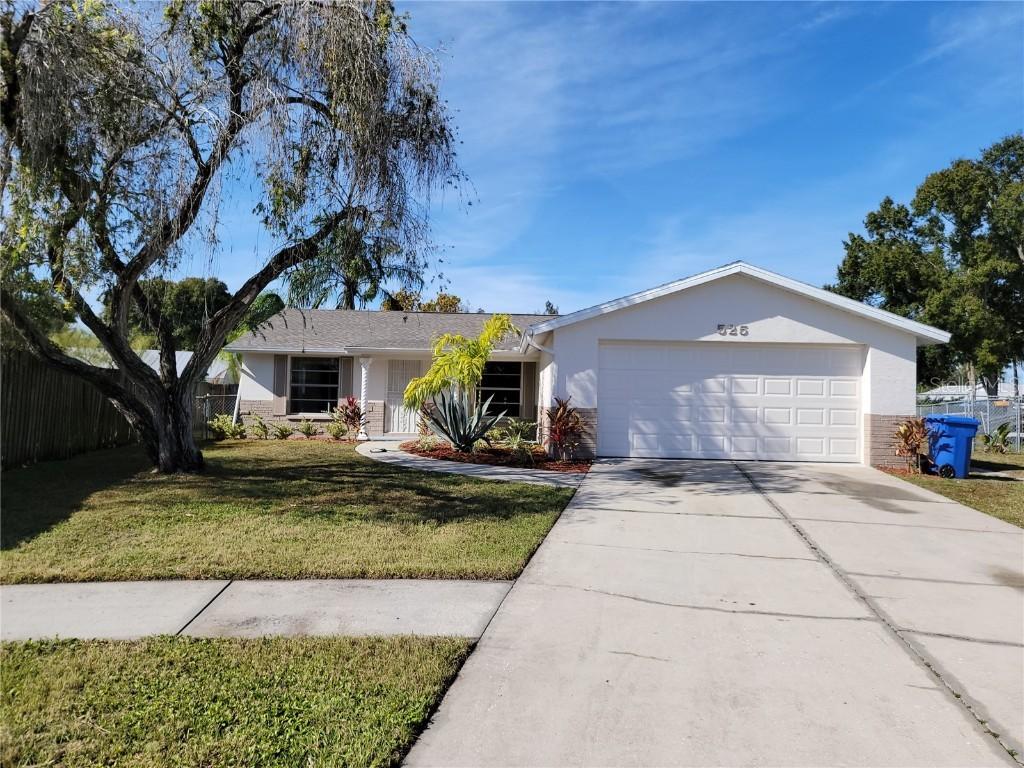 525 Red Mangrove Ln., Apollo Beach, FL 33572