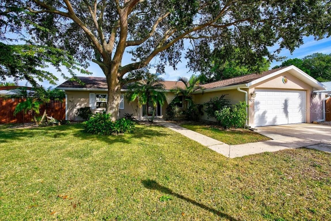 907 Sago Palm Way, Apollo Beach, FL 33572