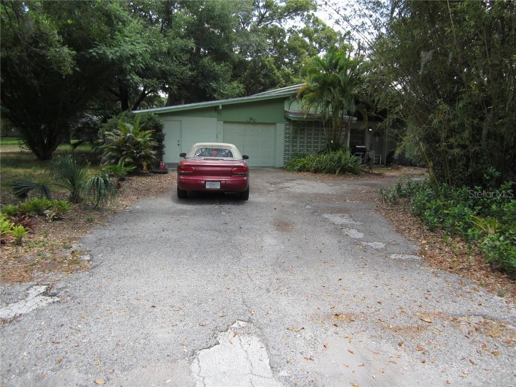 2011 Seaman Rd., Tampa, FL 33612