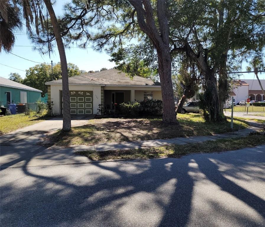 1725 Ballard Park Dr., Bradenton, FL 34205