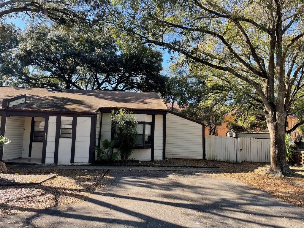 10304 Councils Way, Temple Terrace, FL 33617