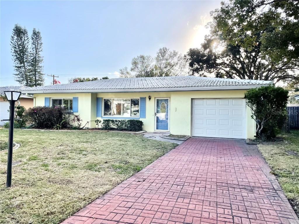 2321 Sutton Pl., Clearwater, FL 33763