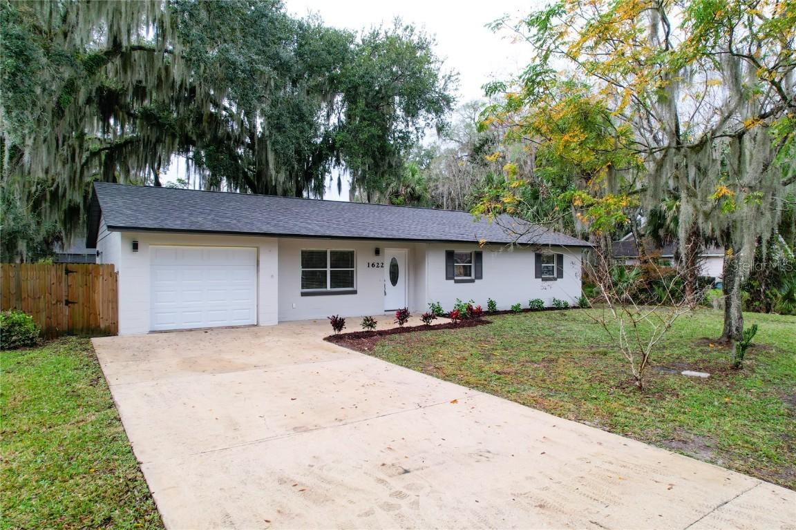 1622 Pine Tree Dr., Edgewater, FL 32132