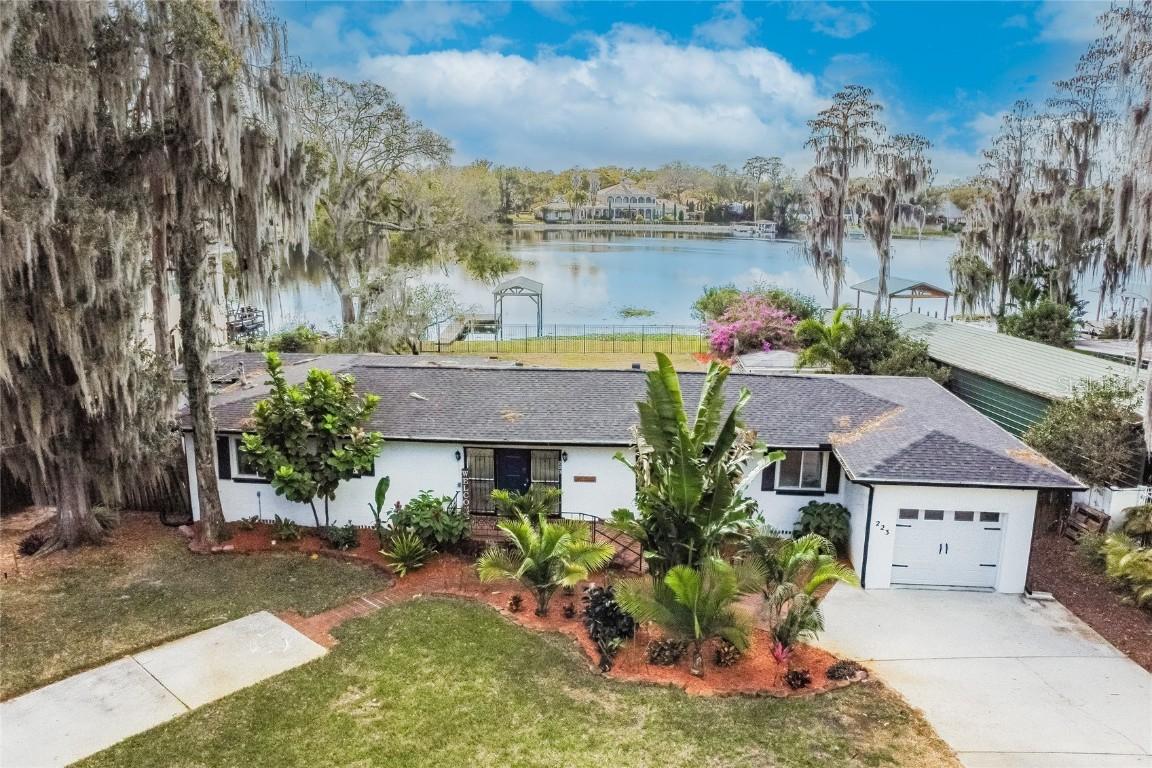 223 W W Chapman Rd., Lutz, FL 33548