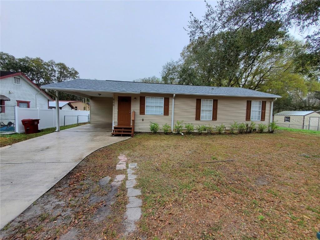 909 E Alsobrook St., Plant City, FL 33563