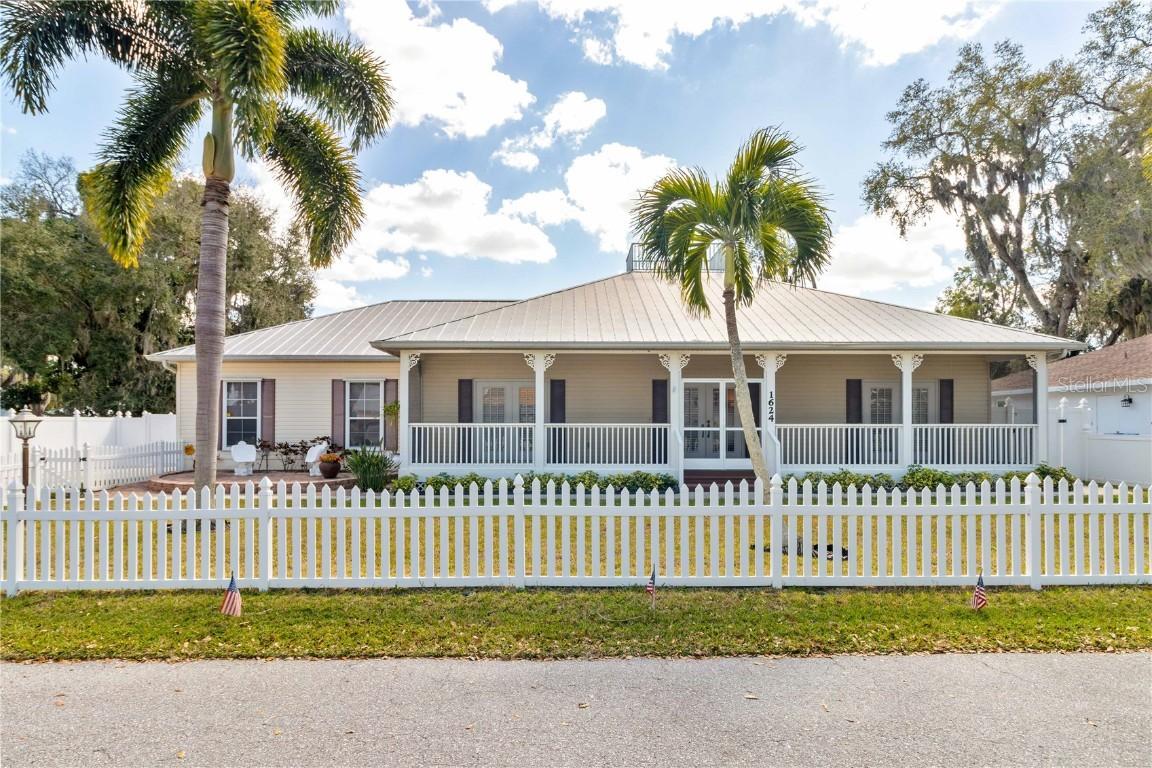 1624 1st Ave., Bradenton, FL 34208