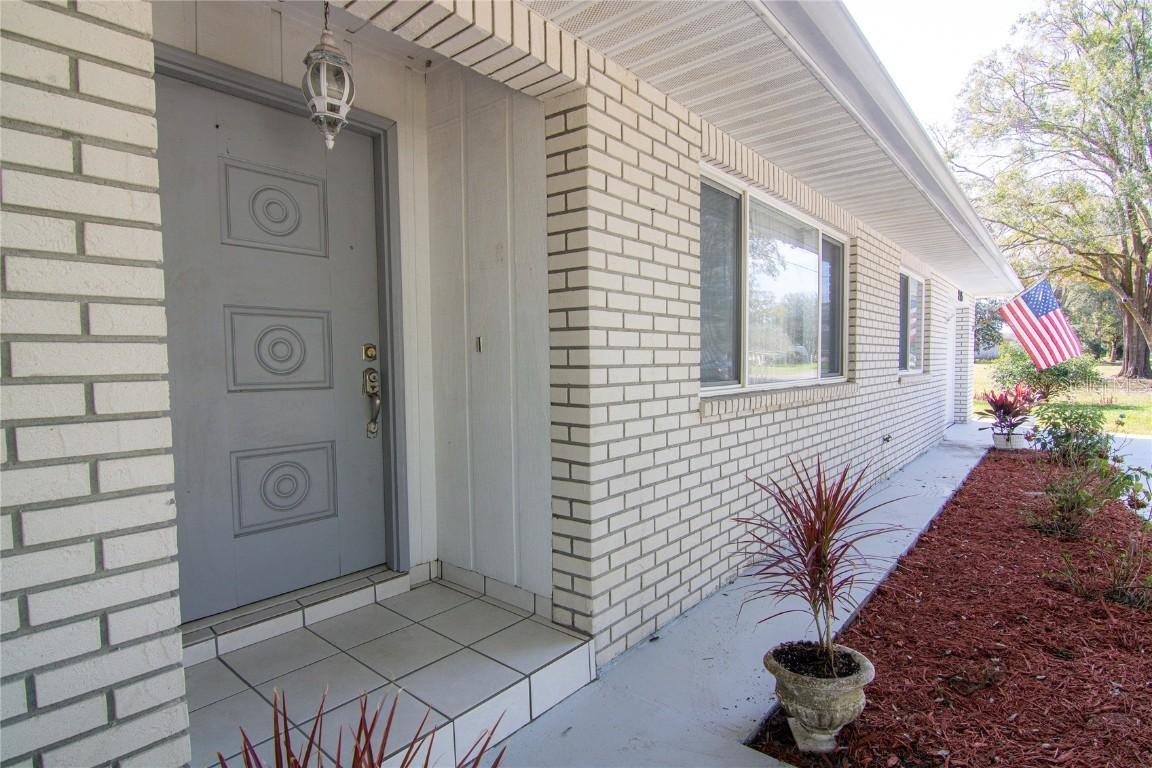 215 Morningside Dr., Valrico, FL 33594