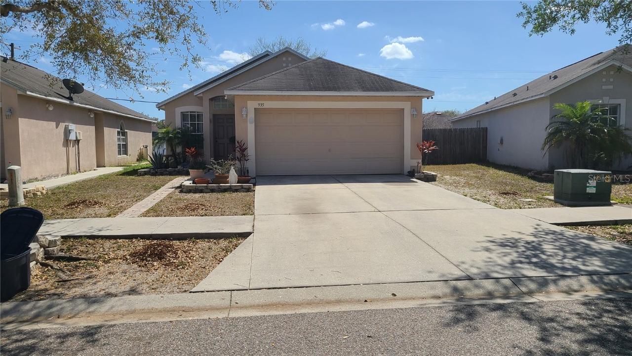 935 Brenton Leaf Dr., Ruskin, FL 33570