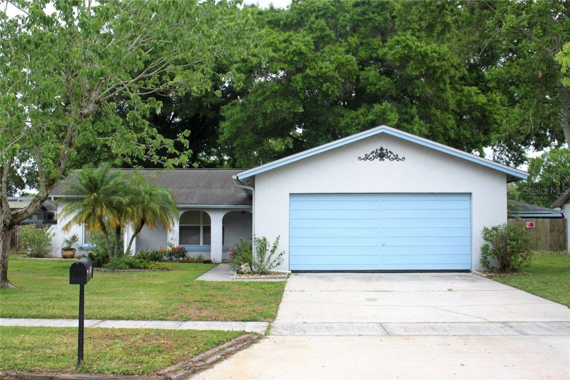 915 Winchester Ct., Brandon, FL 33510