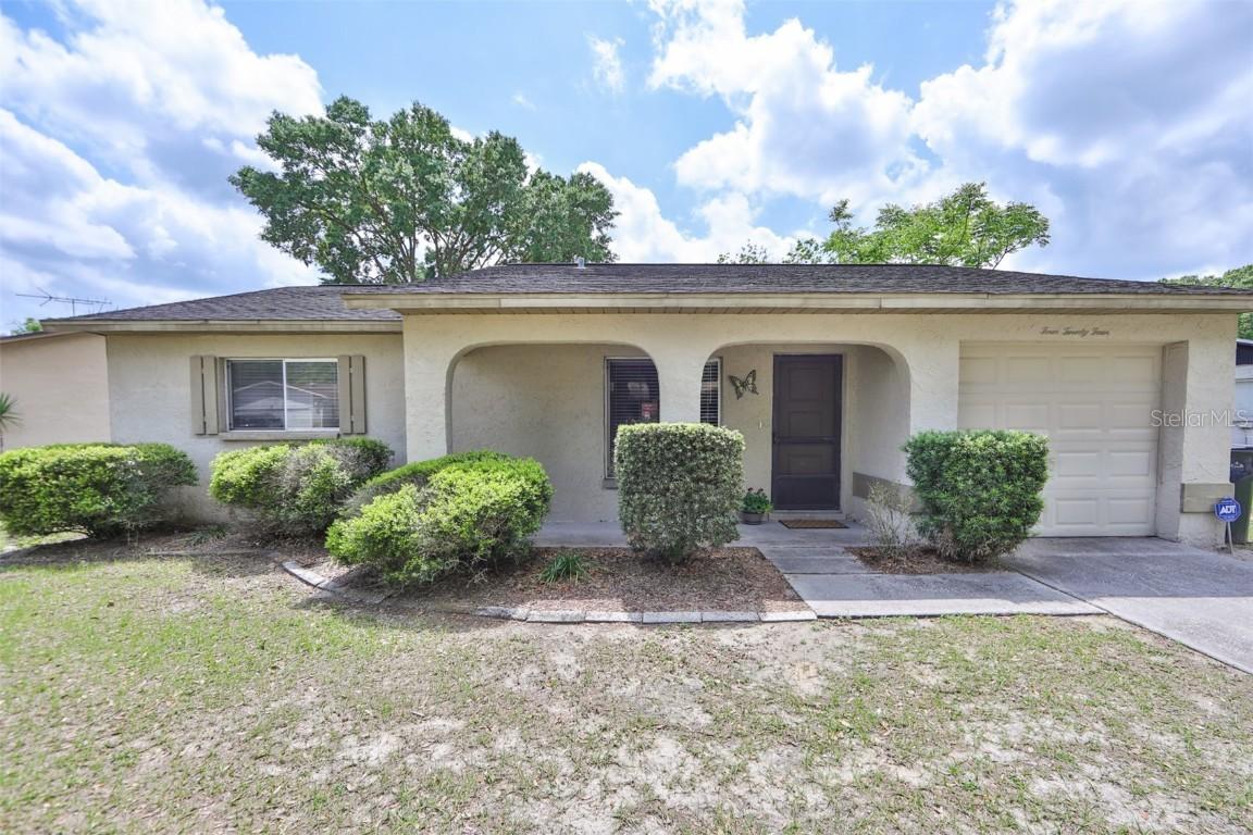 424 Bonnie View Dr., Valrico, FL 33594