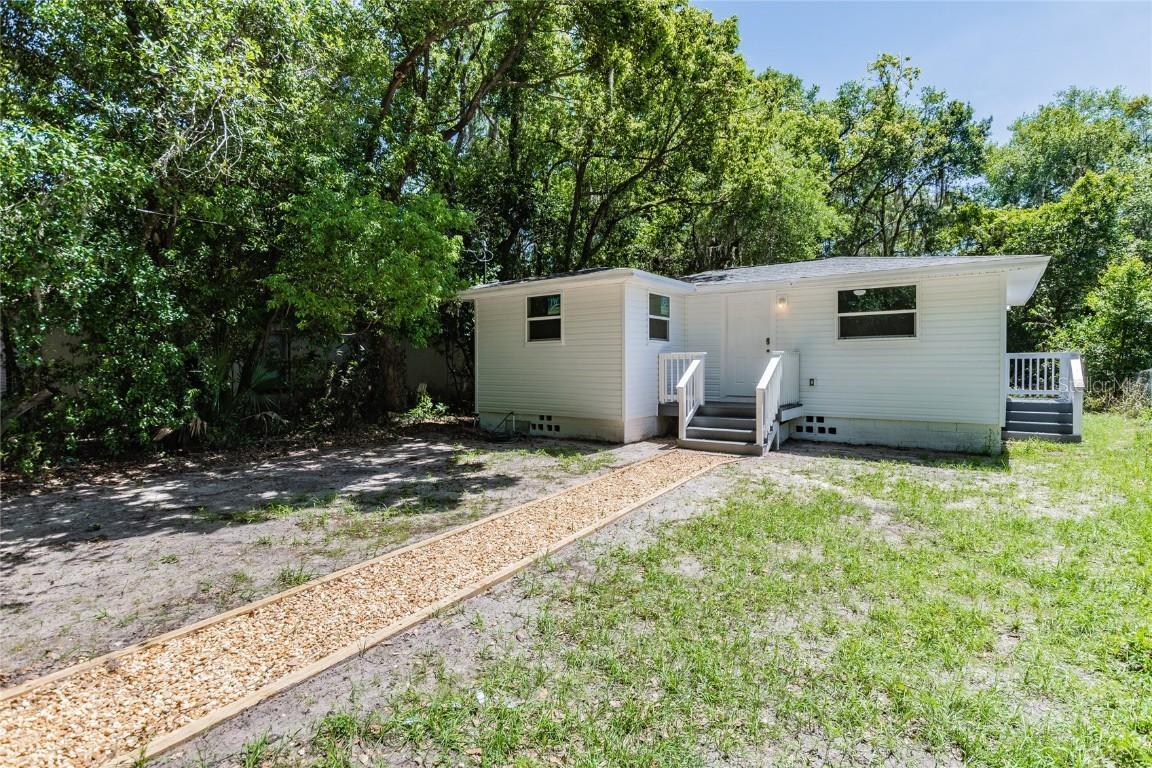 750 E Jackson Ave., Mount Dora, FL 32757
