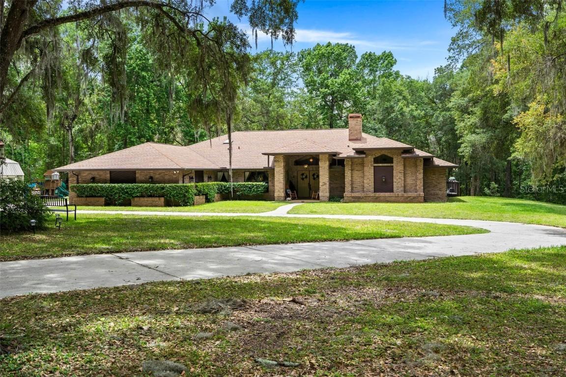 27108 Country Oaks Dr., Brooksville, FL 34602