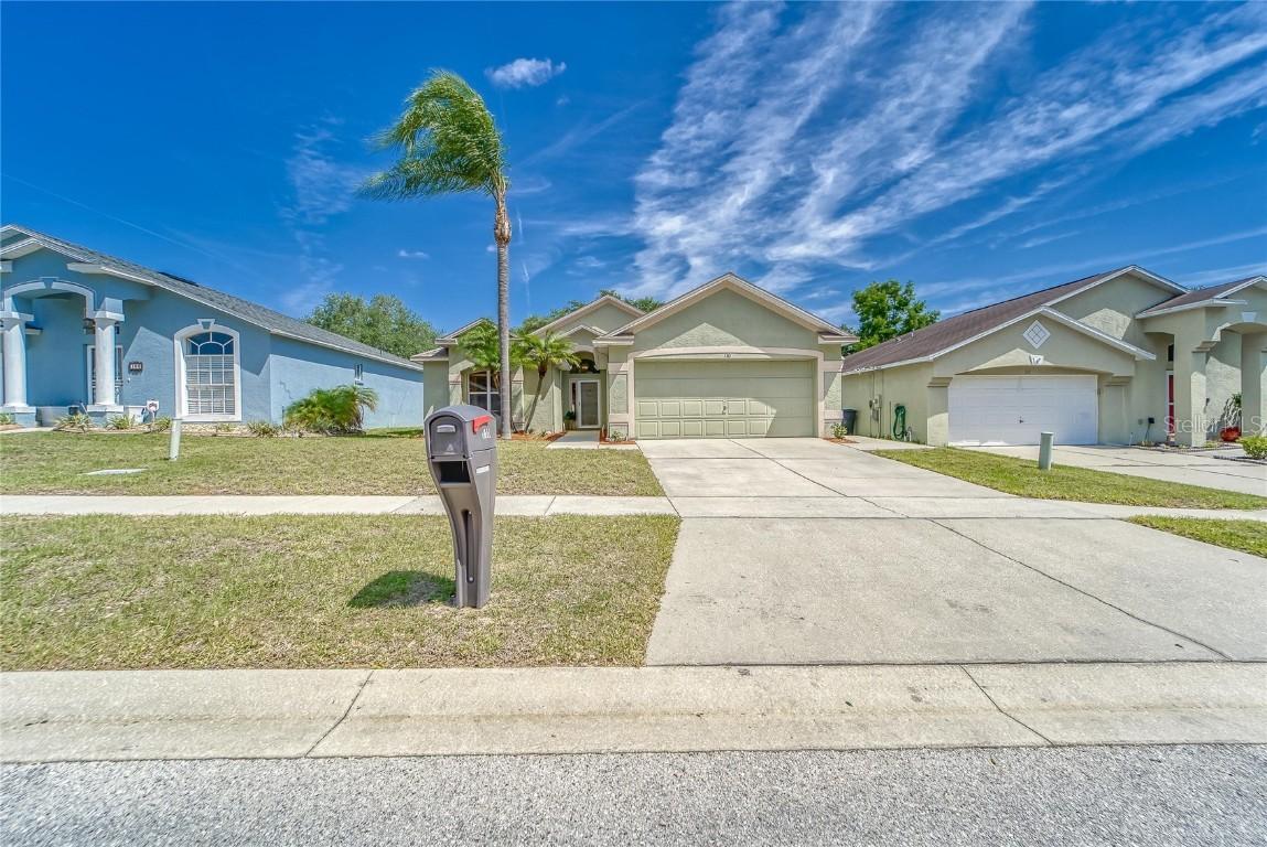 110 Chardonnay Pl., Valrico, FL 33594