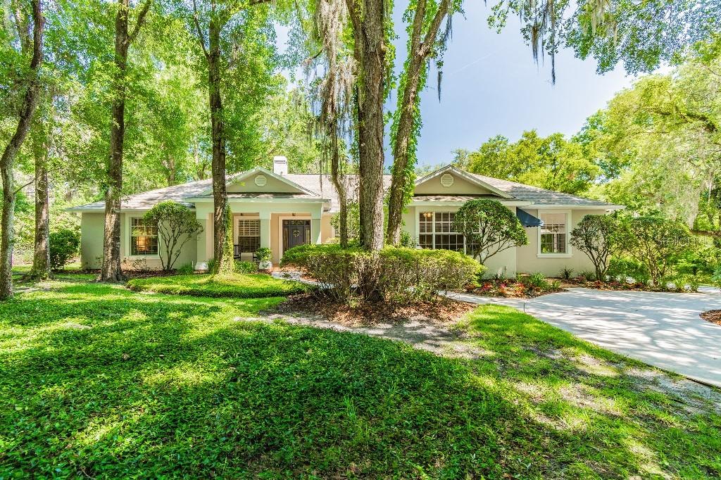 4604 Lithia Springs Rd., Lithia, FL 33547