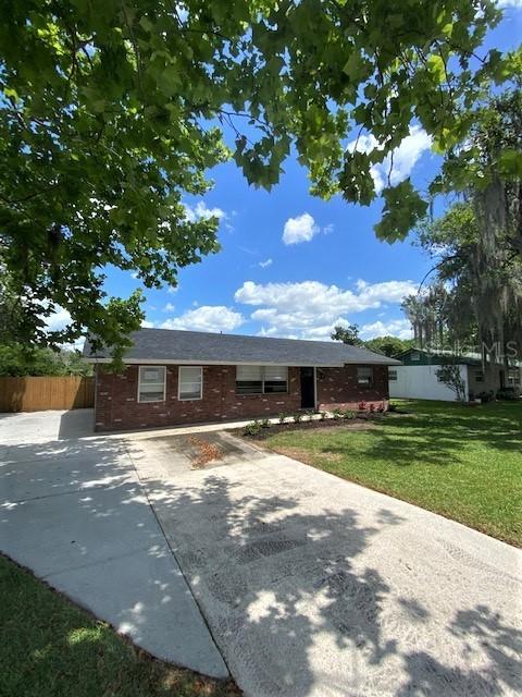 13944 1st St., Dade City, FL 33525