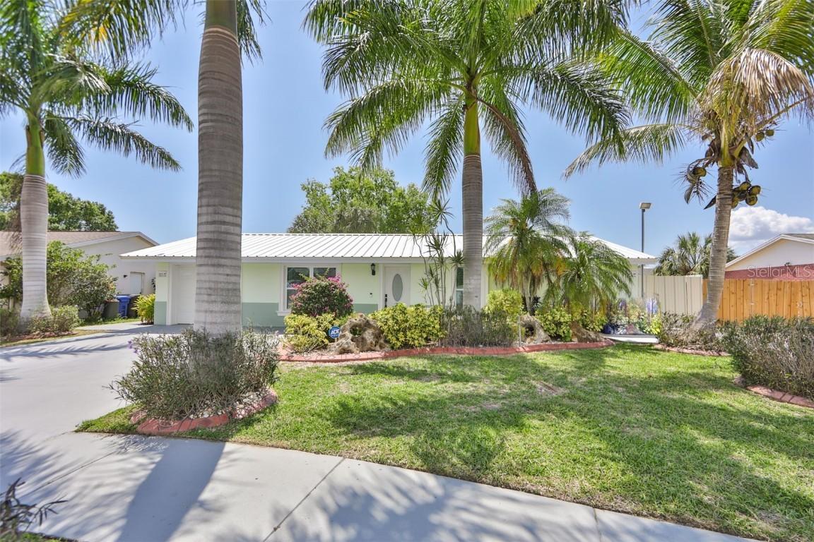 503 Red Mangrove Ln., Apollo Beach, FL 33572