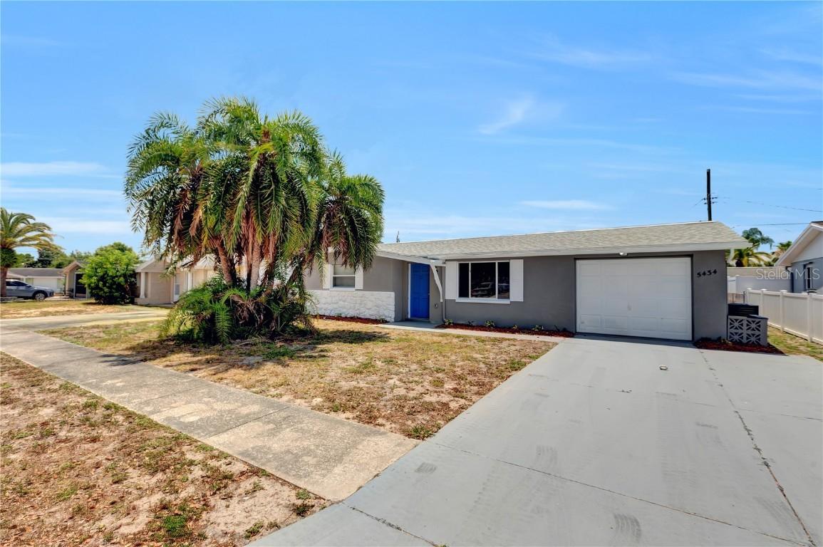 5434 Casino Dr., Holiday, FL 34690
