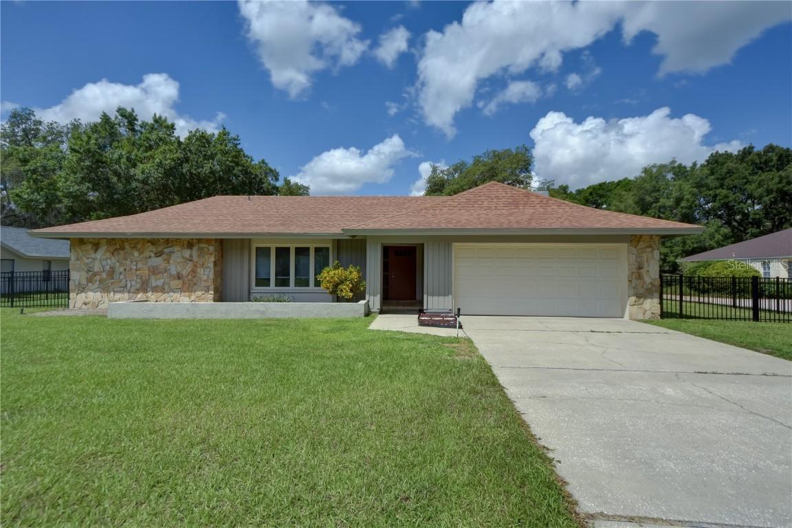 1305 Cambron Dr., Valrico, FL 33596