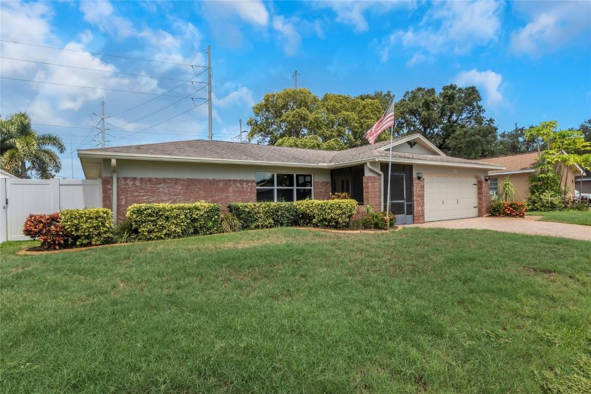 8633 Pinetree Dr., Seminole, FL 33772