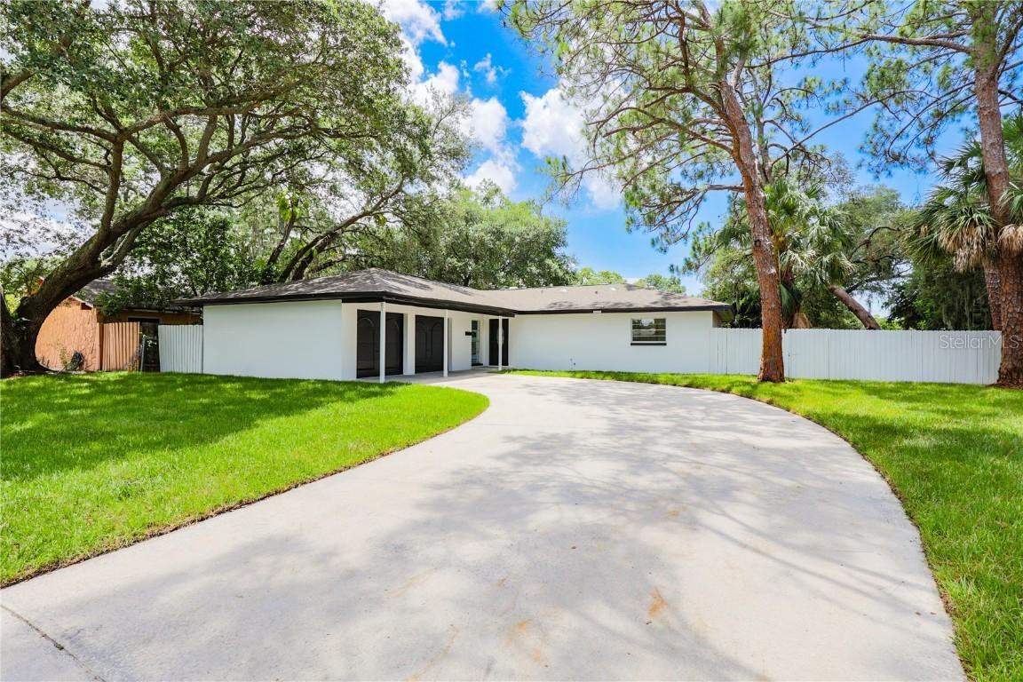 8326 W Pocahontas Ave., Tampa, FL 33615