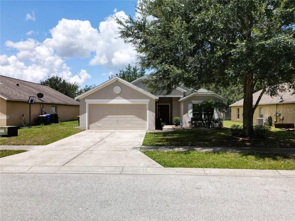 3991 Hillingdon Rd., Tavares, FL 32778
