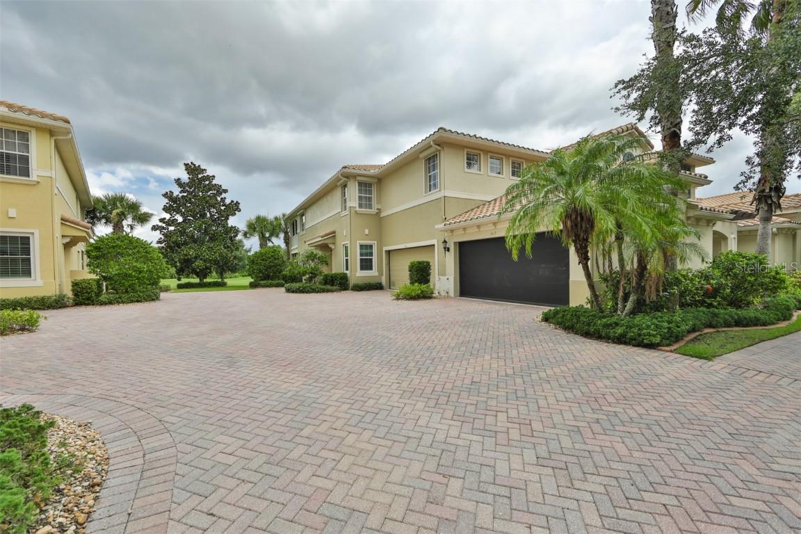1415 Emerald Dunes Dr, Sun City Center, FL 33573