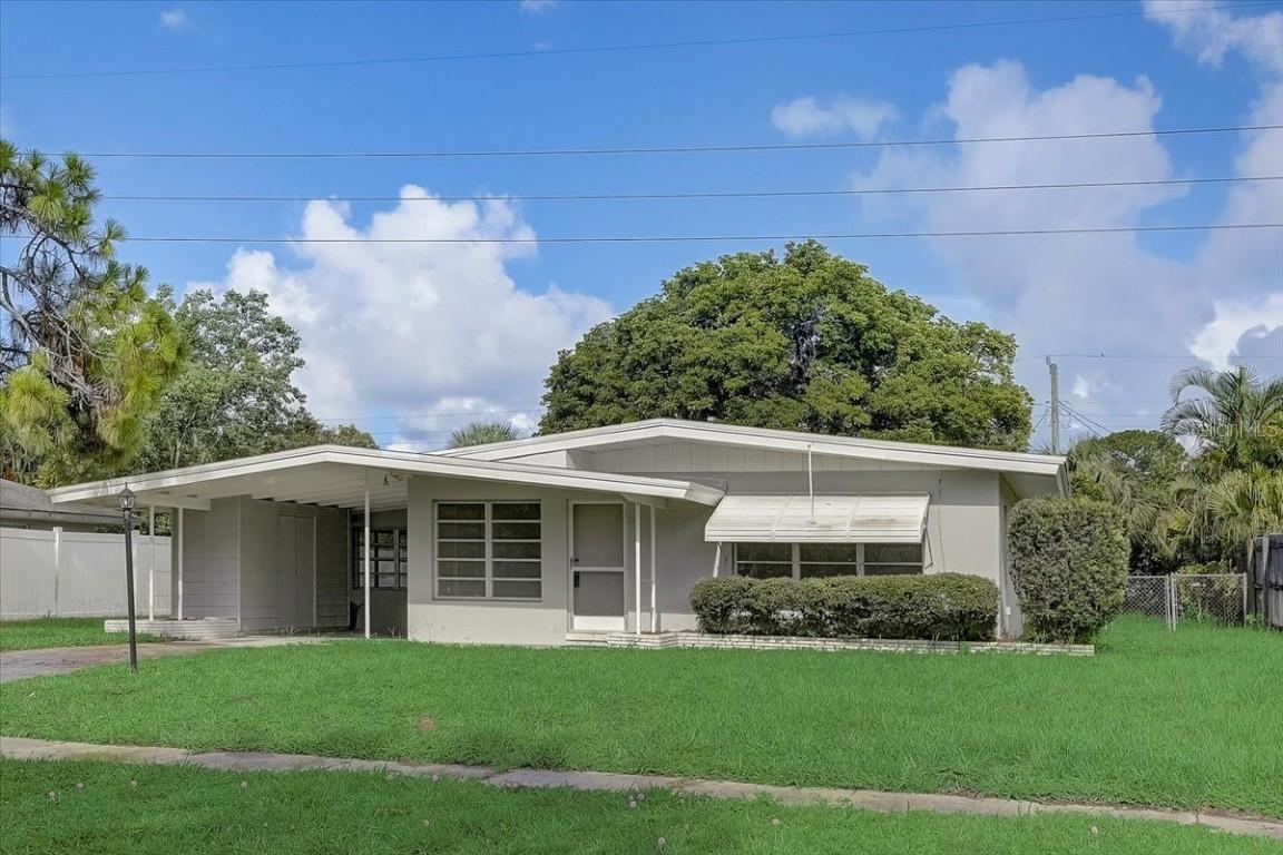 244 45th St., Bradenton, FL 34209