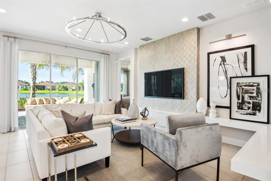 15581 Corona Del Mar Dr., Wimauma, FL 33598