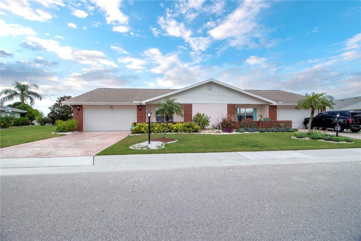 369 Club Manor Dr., Sun City Center, FL 33573