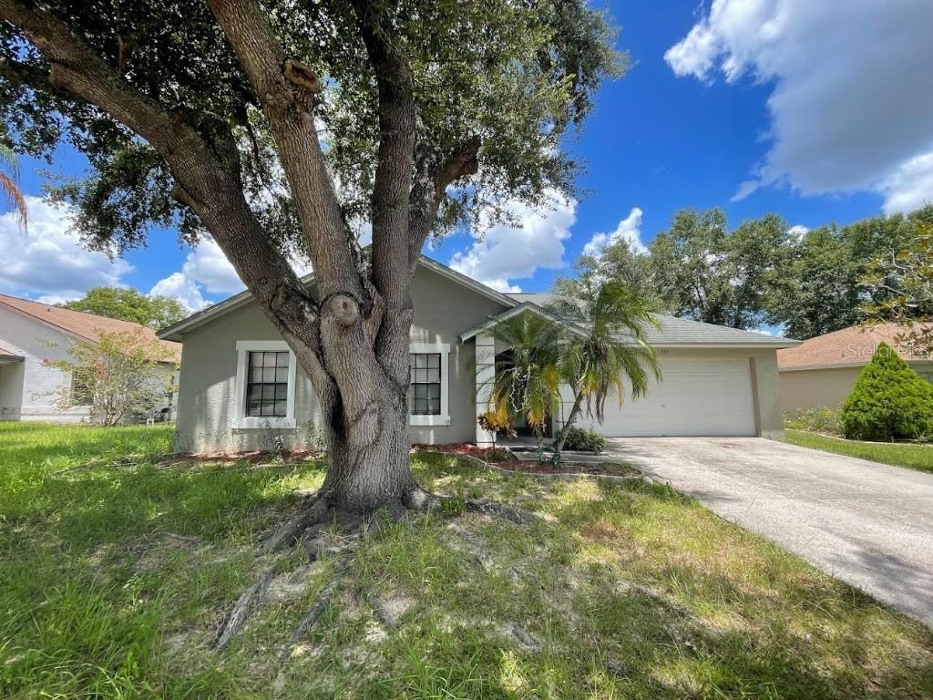 935 Sandywood Dr., Brandon, FL 33510