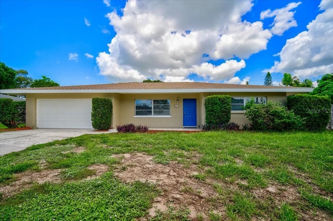 2443 Sunnyside Ln., Sarasota, FL 34239