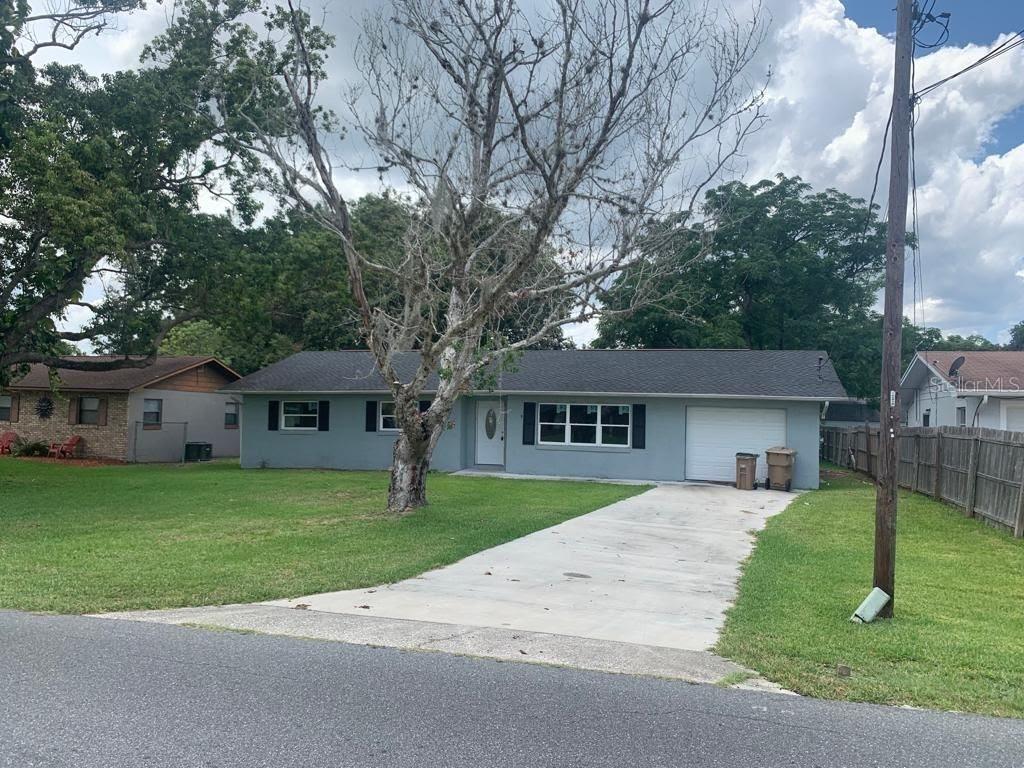 27821 Lois Dr., Tavares, FL 32778