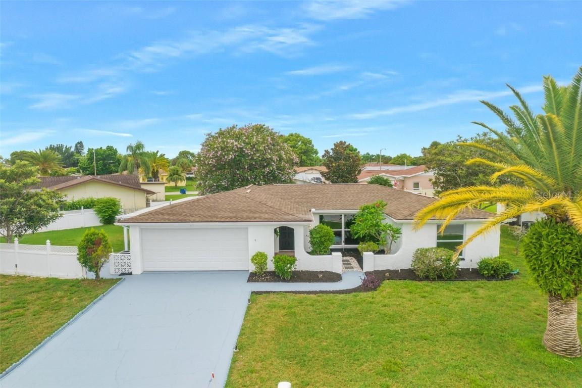 9611 Lake Chrise Ln., Port Richey, FL 34668