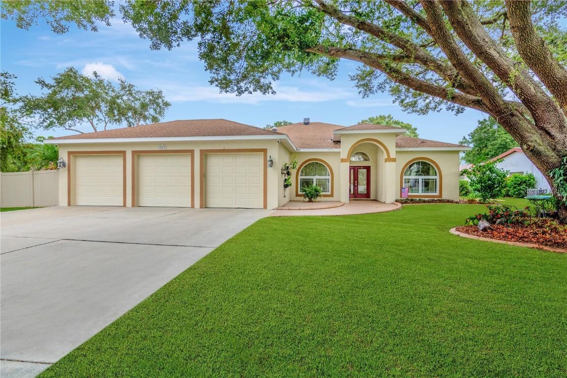 313 Wendi Ln., Ruskin, FL 33570