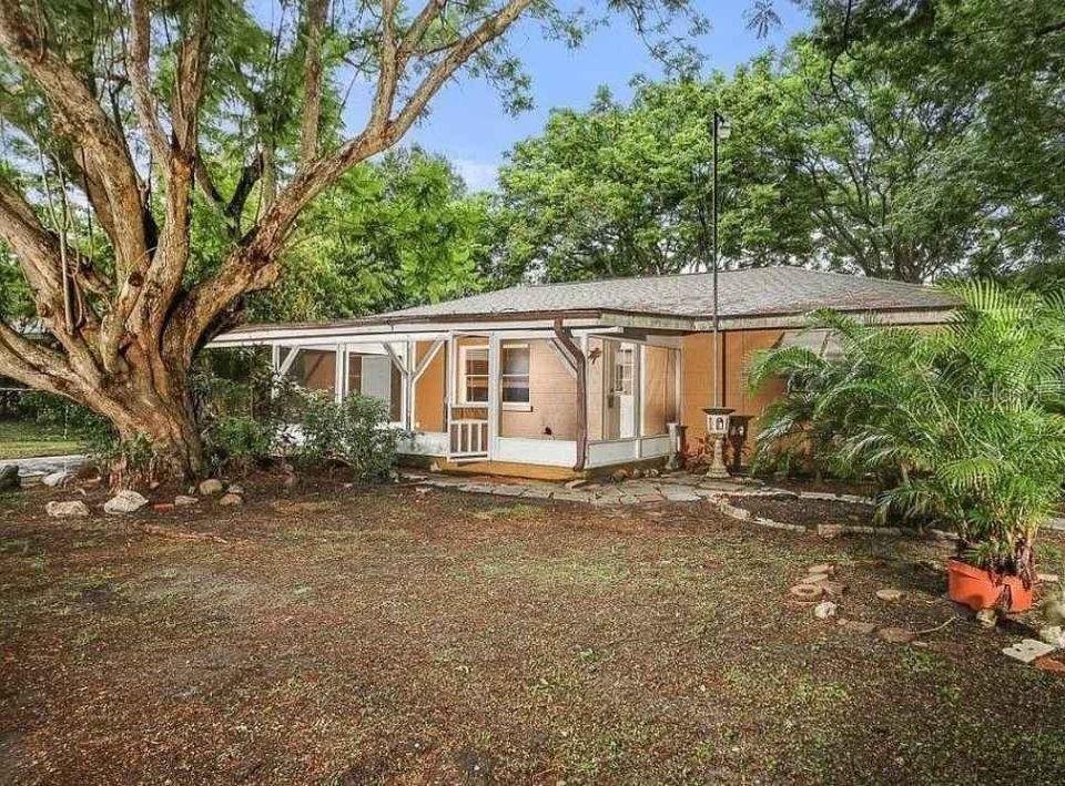 3305 3rd St., Bradenton, FL 34208