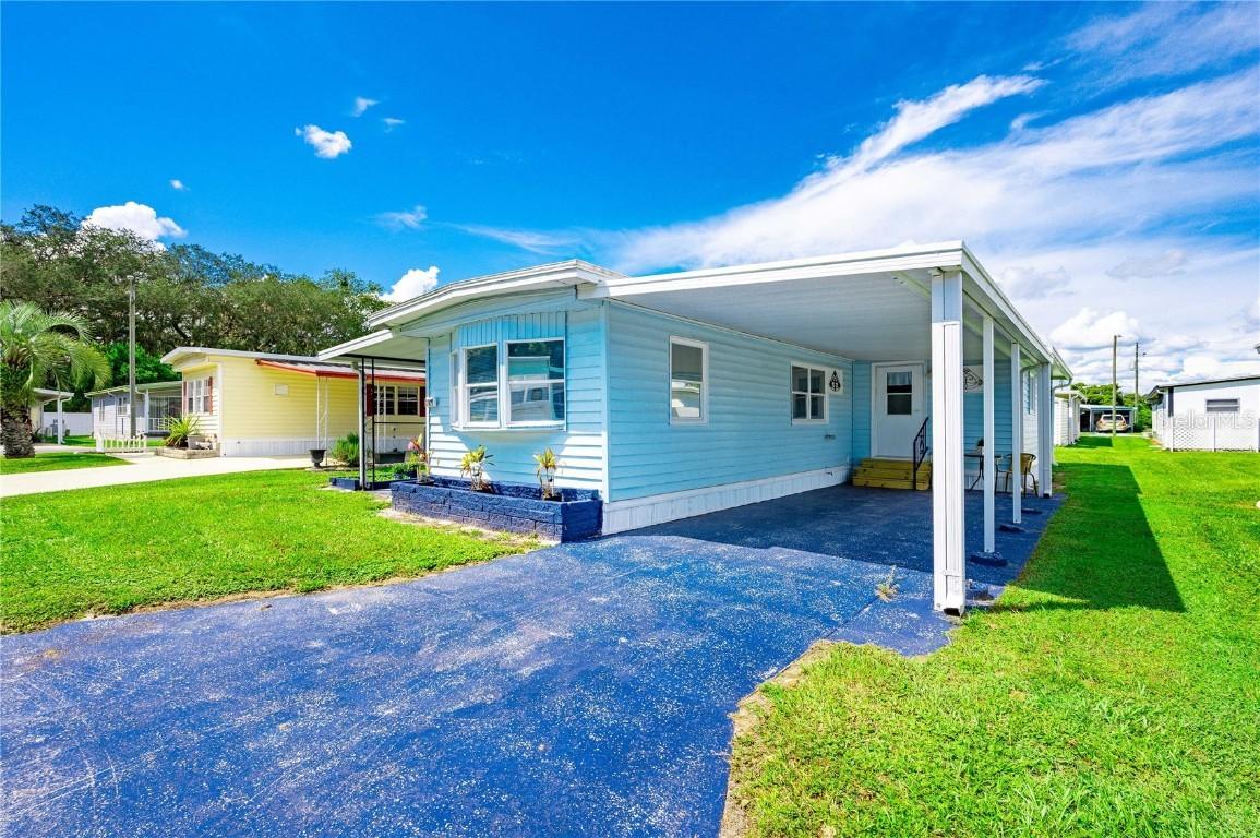37021 Lois Ave., Zephyrhills, FL 33542