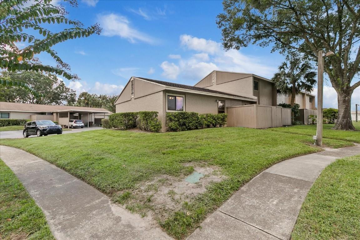 8001 Gardenia Dr., Temple Terrace, FL 33637