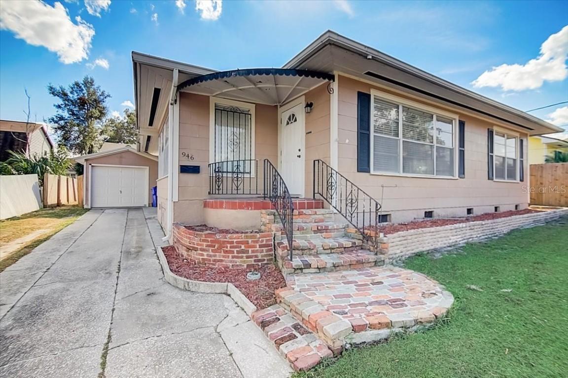 946 Avenue E, Winter Haven, FL 33881