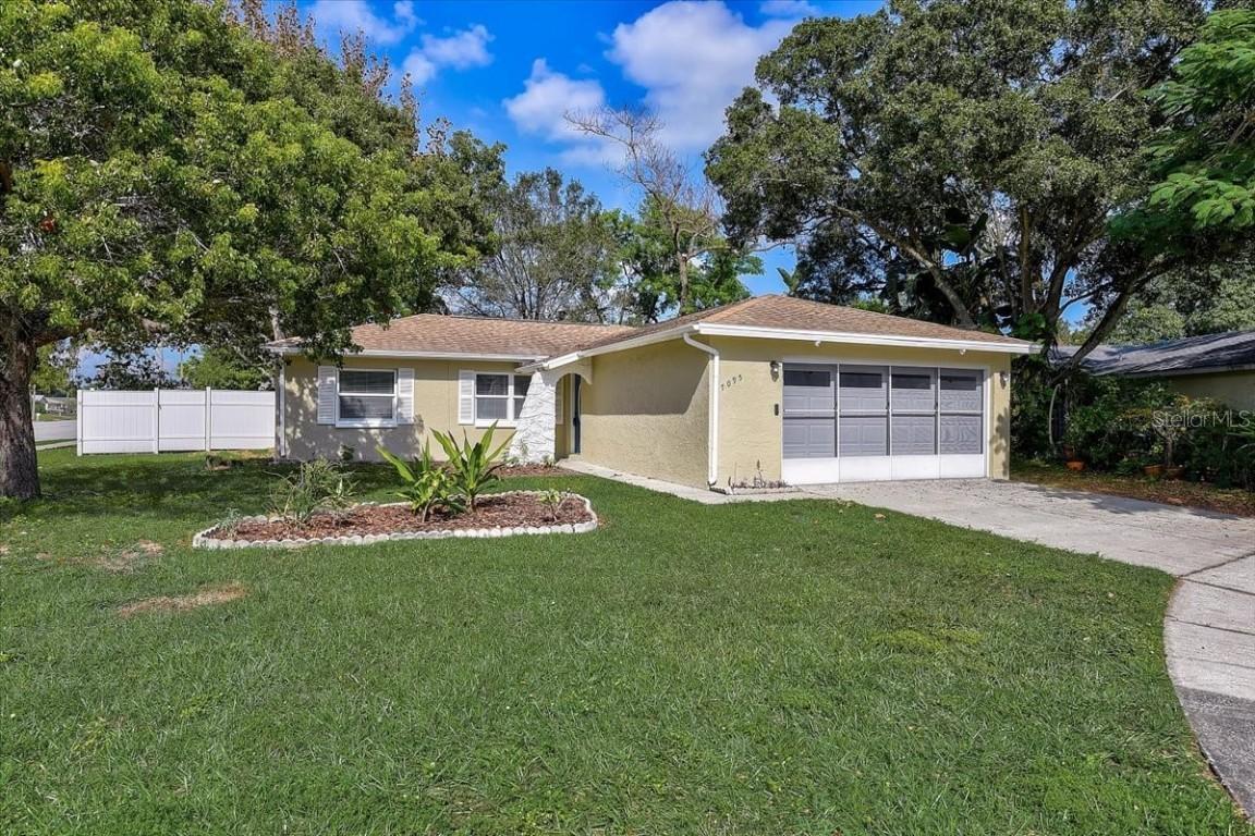 7095 Crosslake Cir., St Petersburg, FL 33709